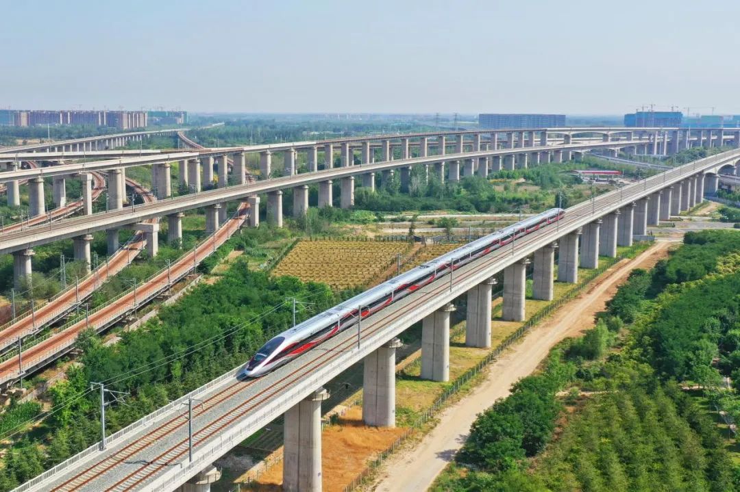 河南实现“半年红”——上半年普通公路水路完成投资253.8亿元，较去年同期增加7.8亿